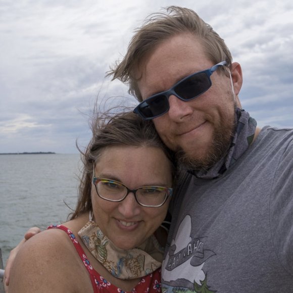 Meet your Poshers Brad and Heather - Picture 12 of 14